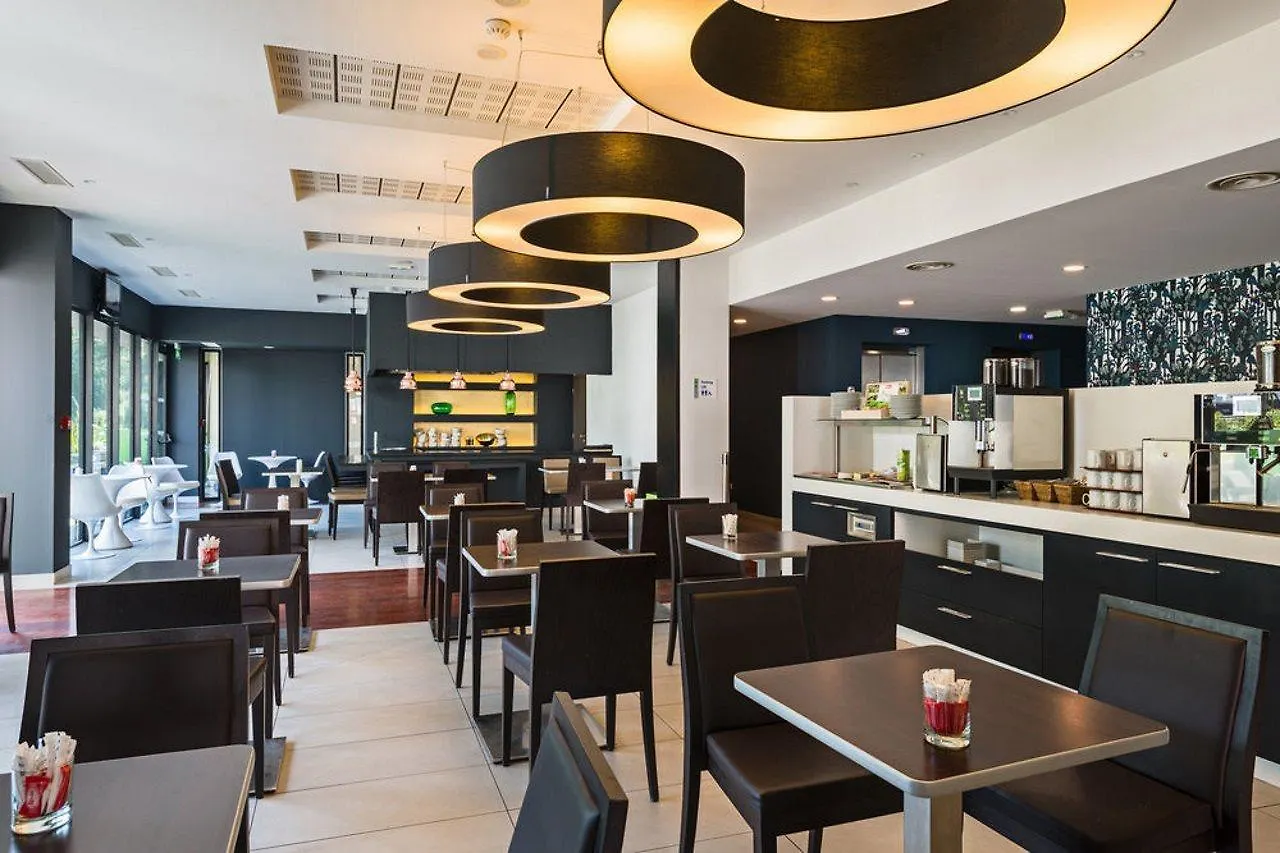 Holiday Inn Express Marseille Airport Vitrolles  3*, Vitrolles (Bouches-du-Rhone) France